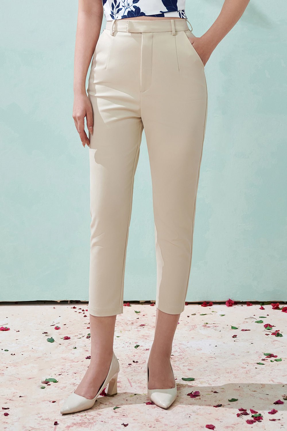 Kaie Slim Fit Tapered Pants in Dusty Rose
