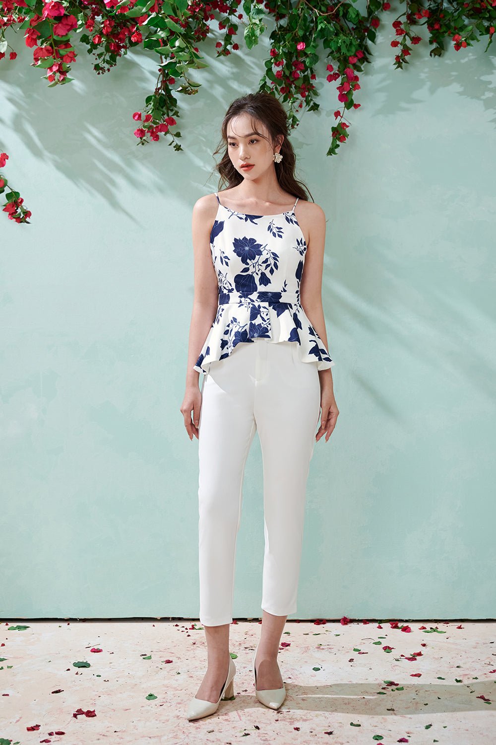 Kaie Slim Fit Tapered Pants in Iconic White