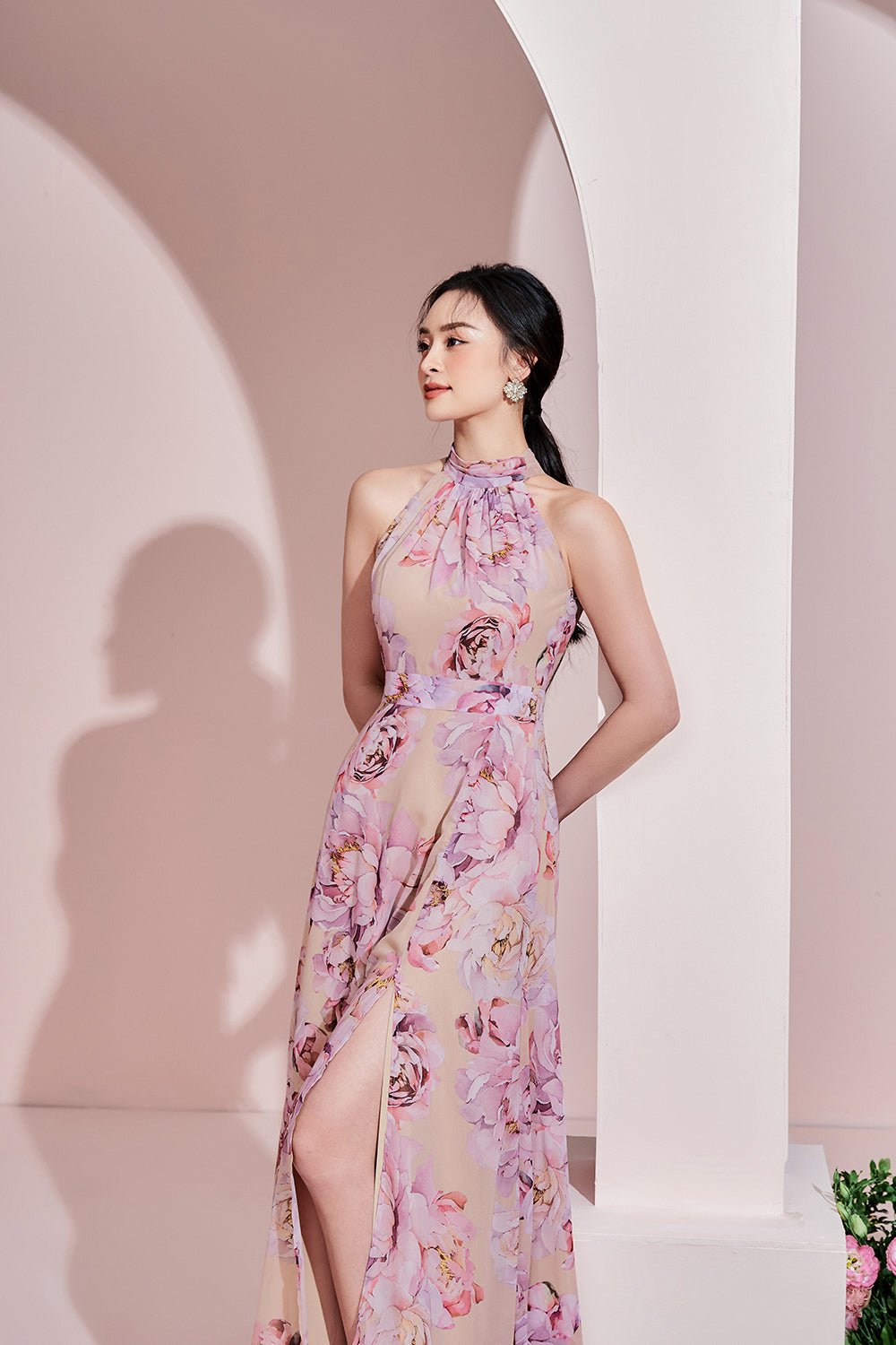 Gwenyth Tie-Back Halter Padded Maxi Dress in Peony/Nude Blush