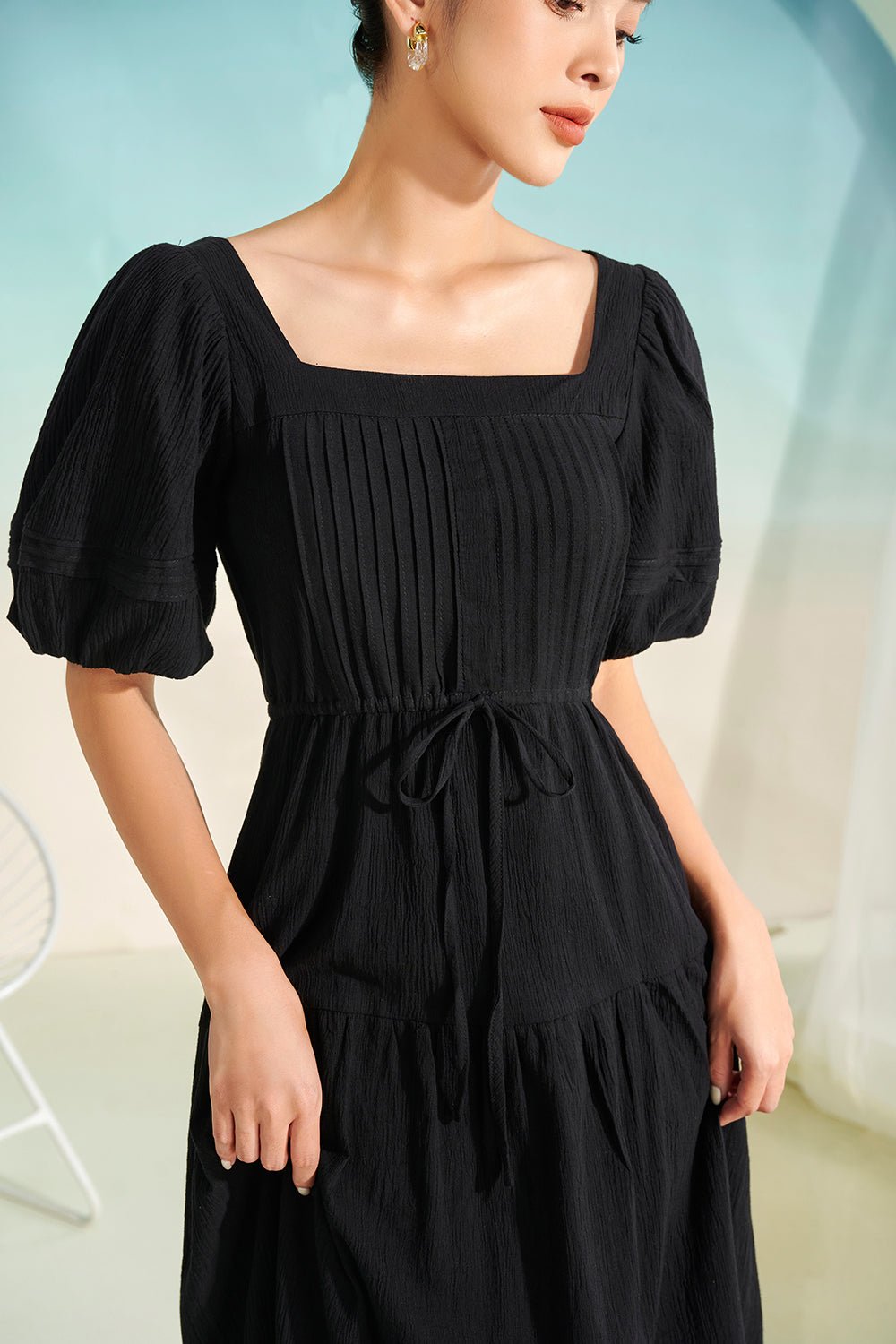 Lorelei Puffy Sleeves Pintuck Midi Dress in Classic Black