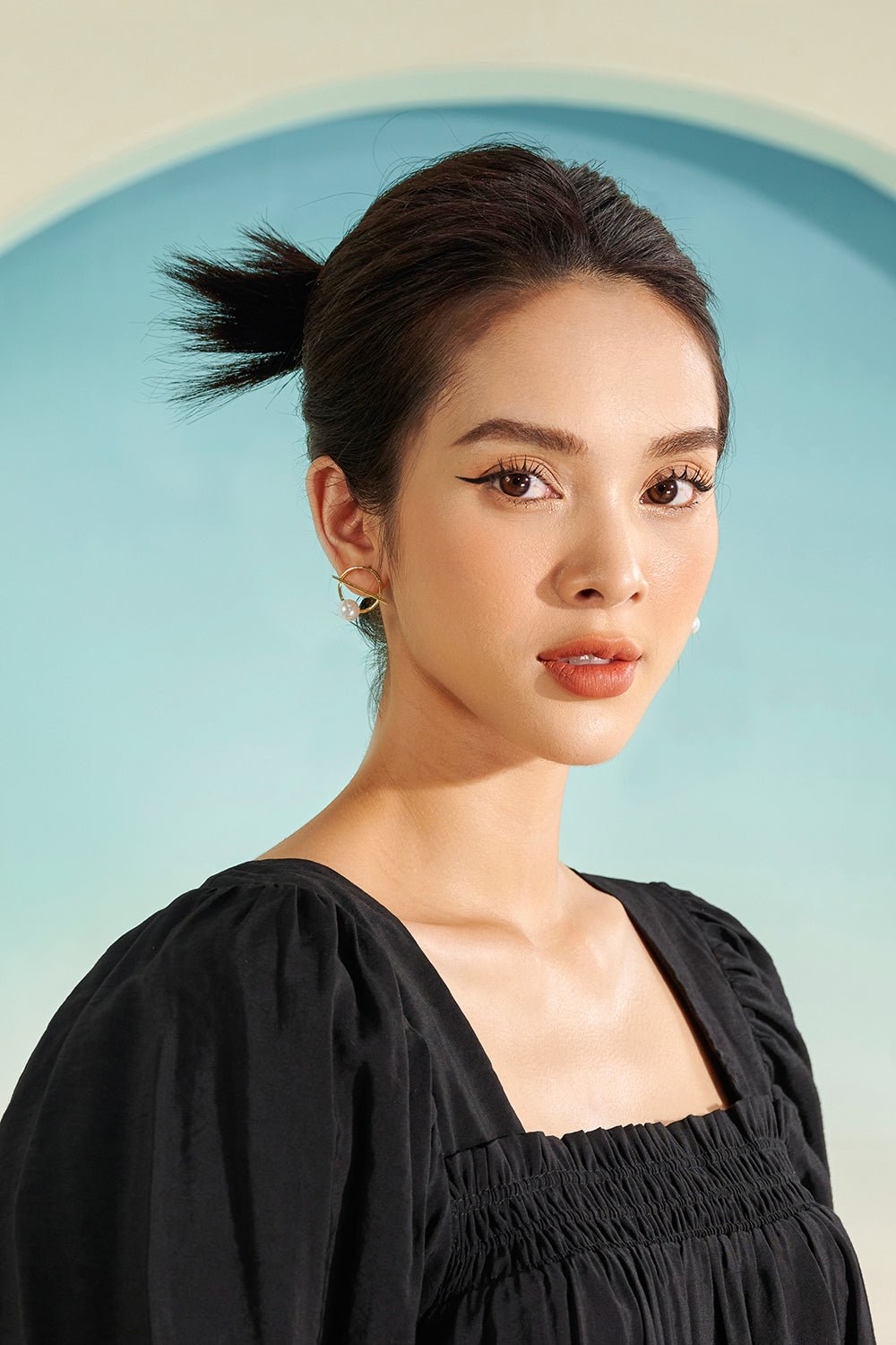 Lucent Pearl Earrings