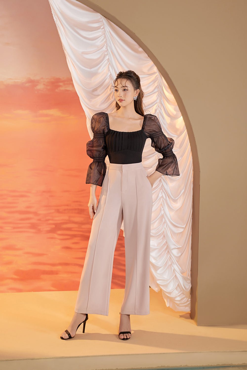 Minka Puffy Sleeved Blouson in Classic Black