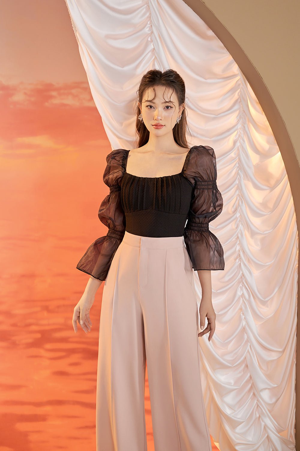 Minka Puffy Sleeved Blouson in Classic Black