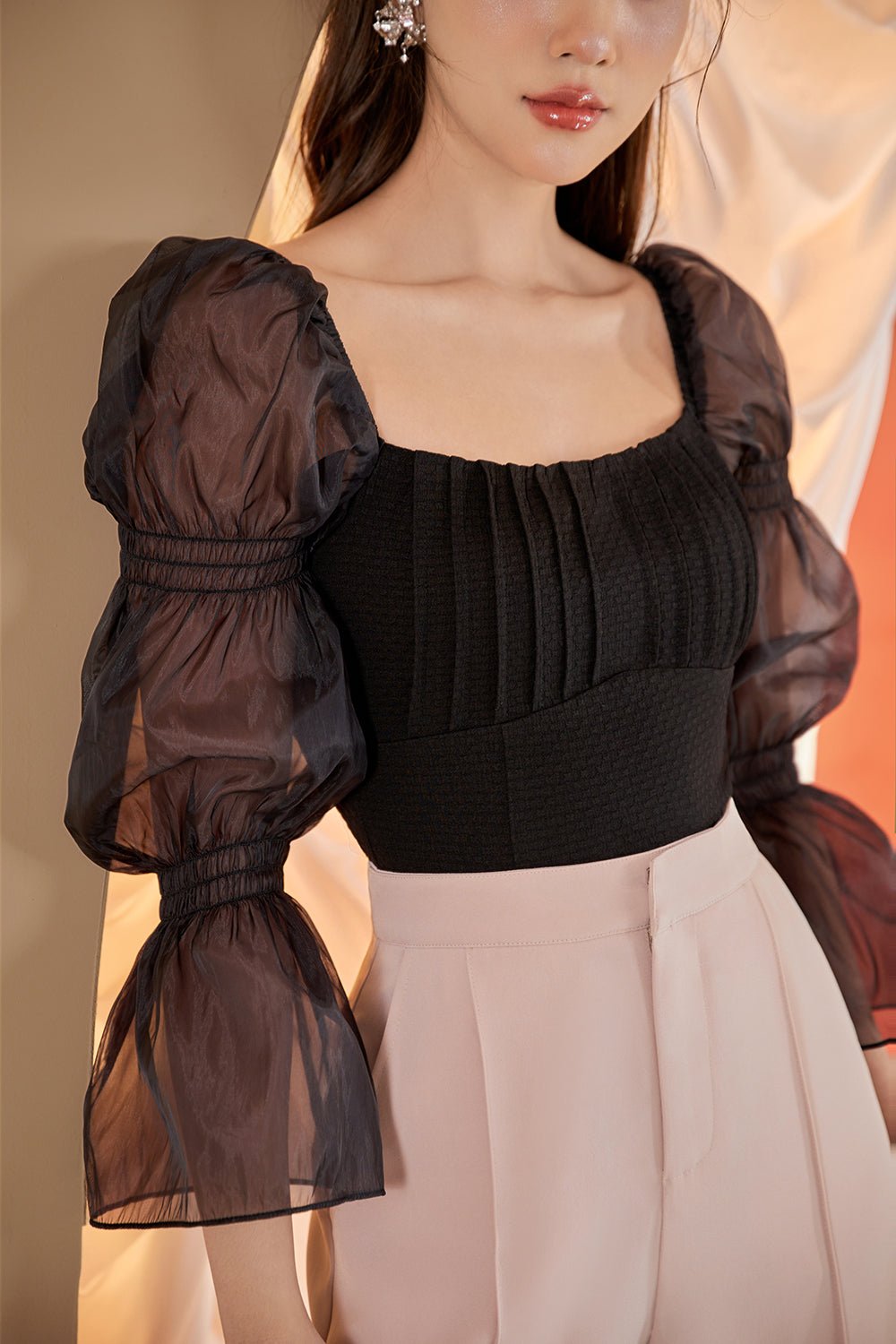 Minka Puffy Sleeved Blouson in Classic Black