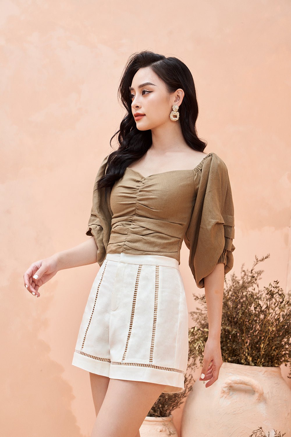 Layfette Linen Shorts in White