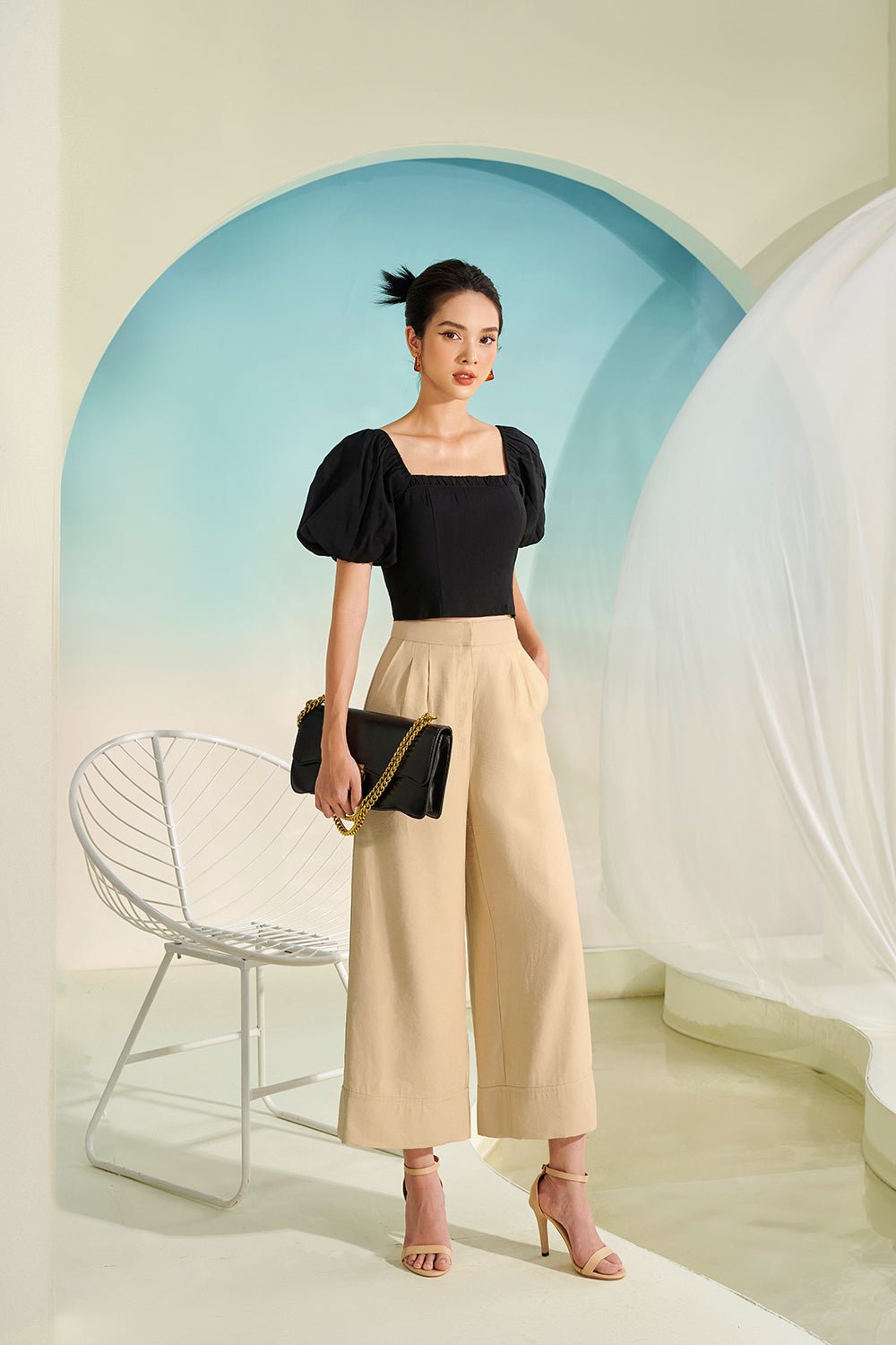 Tatum Puffy Sleeves Blouse in Classic Black