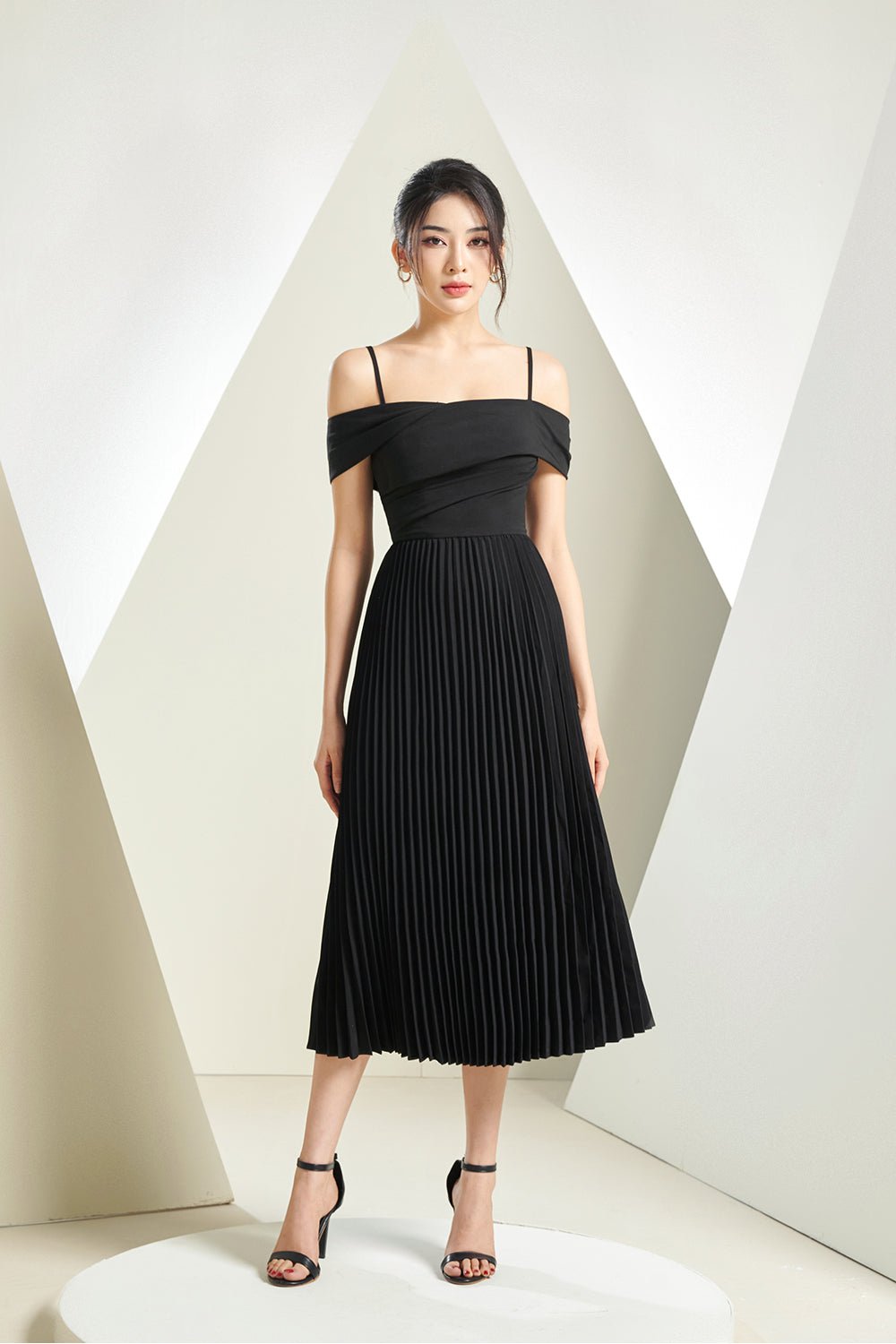 Tilda Off-shoulder Pleat Midi Dress in Classic Black