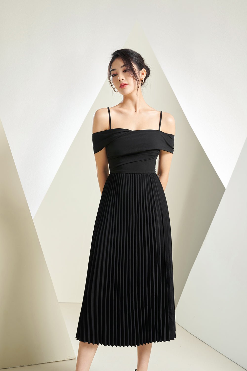 Tilda Off-shoulder Pleat Midi Dress in Classic Black