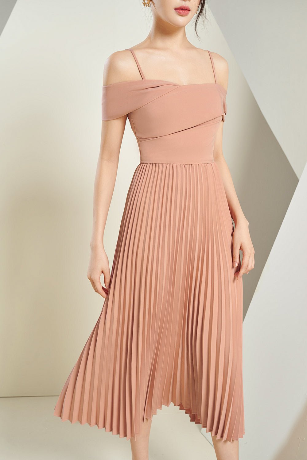 Tilda Off-shoulder Pleat Midi Dress in Desert Rose