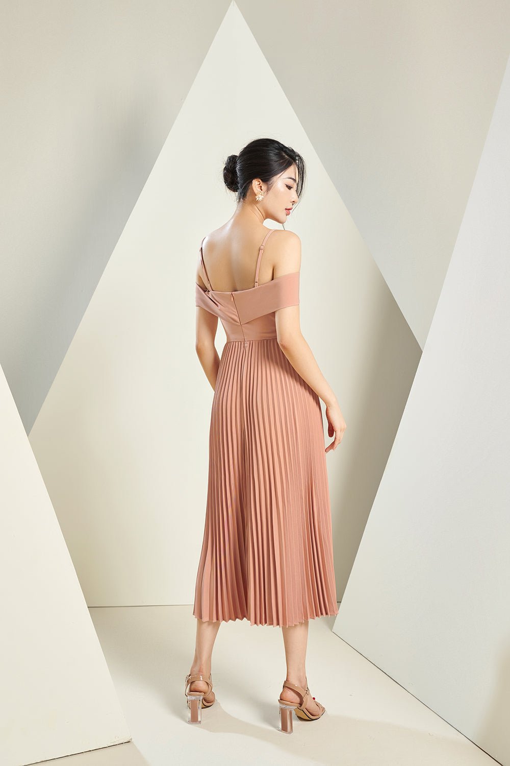 Tilda Off-shoulder Pleat Midi Dress in Classic Black