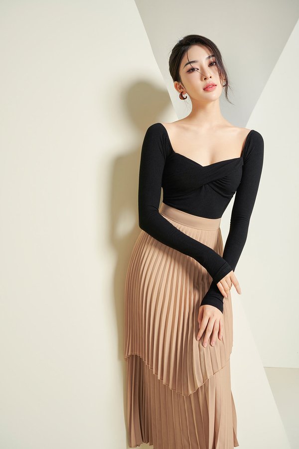 Eliseé Twist Front Ribbed Cropped Top in Classic Black