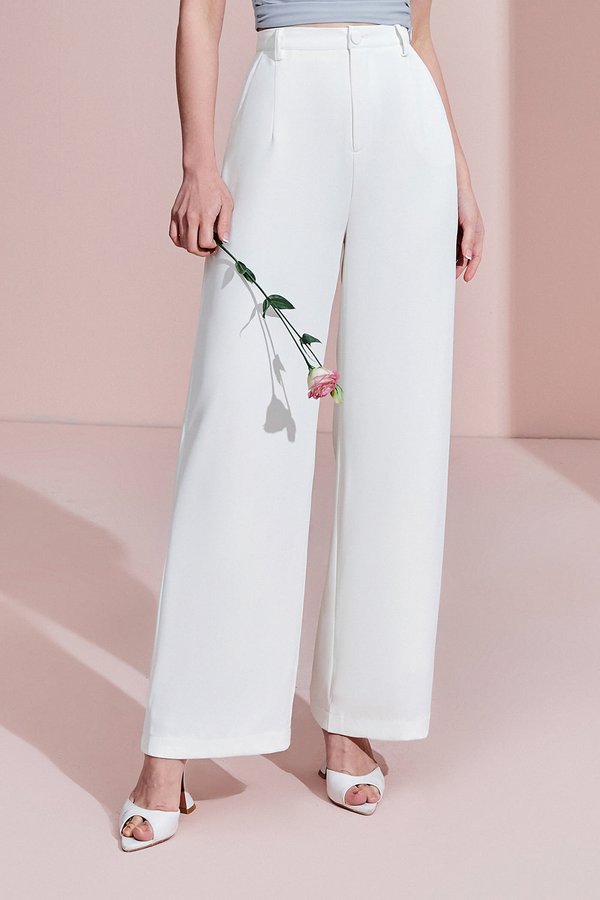 Halle Straight Leg Pants in Iconic White