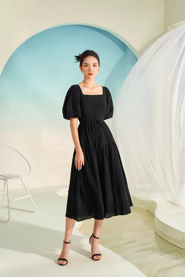 Lorelei Puffy Sleeves Pintuck Midi Dress in Classic Black