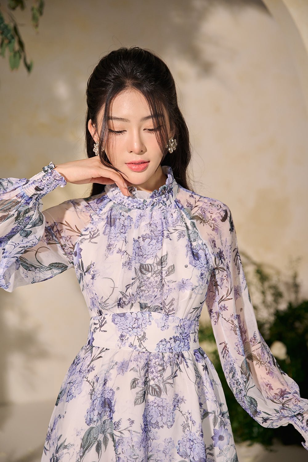 Gisele Billowy Sleeves Mini Dress in Violet Floral