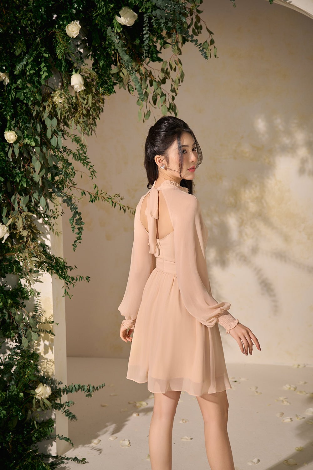 Gisele Billowy Sleeves Mini Dress in Nude Pink